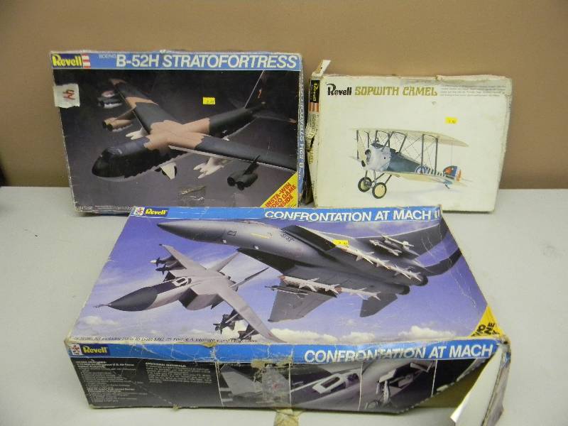lot 44 image: 3 VINTAGE REVELL MODELS - ALL PARTS APPEAR TO BE IN BOX - SEE PICTURES