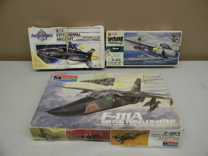 lot 45 image: 3 VINTAGE MODELS - ALL PARTS APPEAR TO BE IN BOX - SEE PICTURES