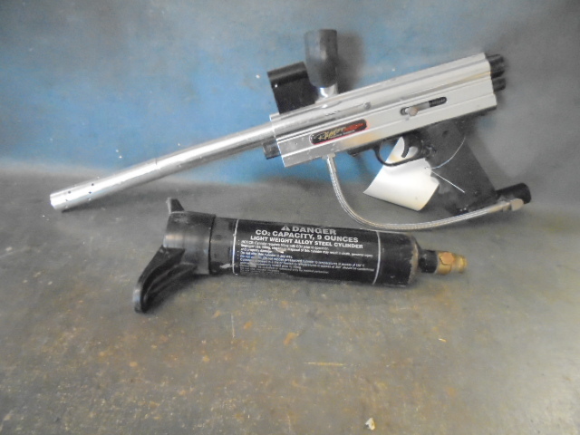 Paintball Gun with Co2 Cylinder