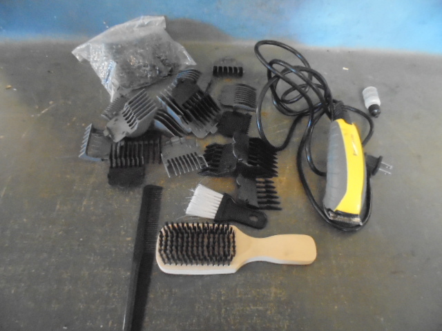Electric Clippers  with Clip-on Combs