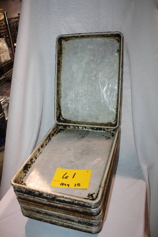 lot 61 image: Baking Pans (9 12x13)