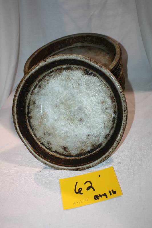 lot 62 image: Baking Pans (9 34x 1 14)