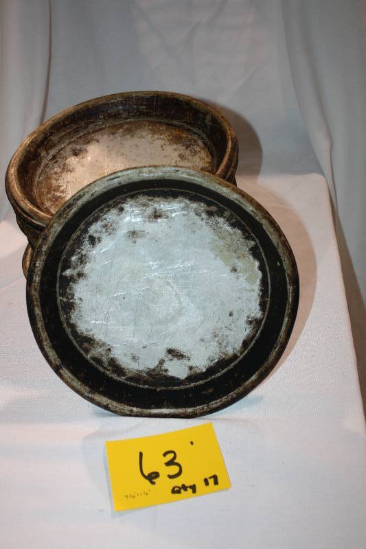 lot 63 image: Baking Pans (9 34x 1 14)