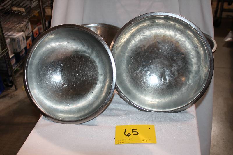 lot 65 image: Bowls