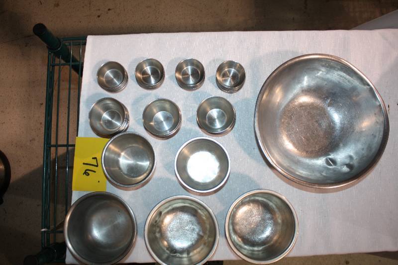 lot 76 image: Cups and Bowls
