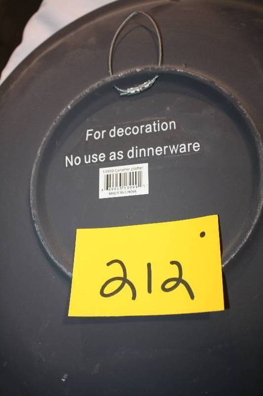 lot 212 image: Decorative Wall Plates