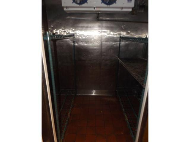 lot 18 image: Tonka Walk-In Cooler - 61 x 89 x 91 - NSF Approved