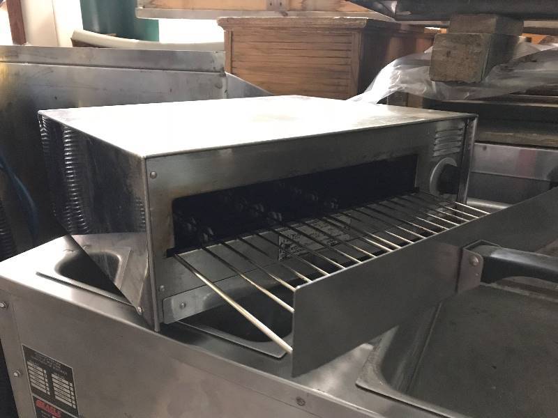 lot 147 image: Pizza Oven