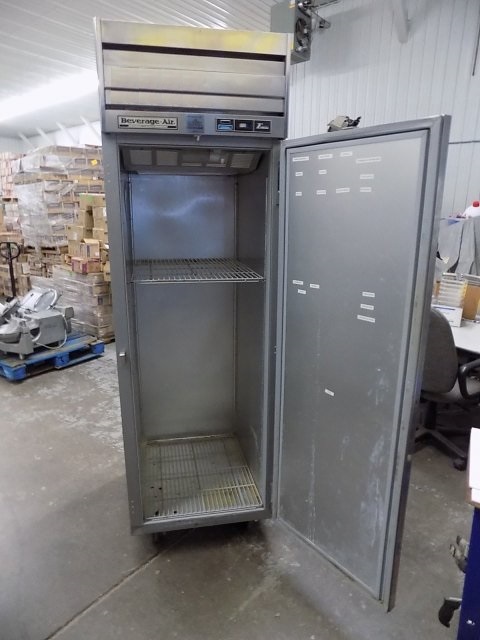 lot 6 image: Beverage Air, Mod #EF24-1AS, single door commercial freezer, NSF-7 caster mounted, 115 volts, 10.6 amps, 26x32x84.5H,Runs Freezes