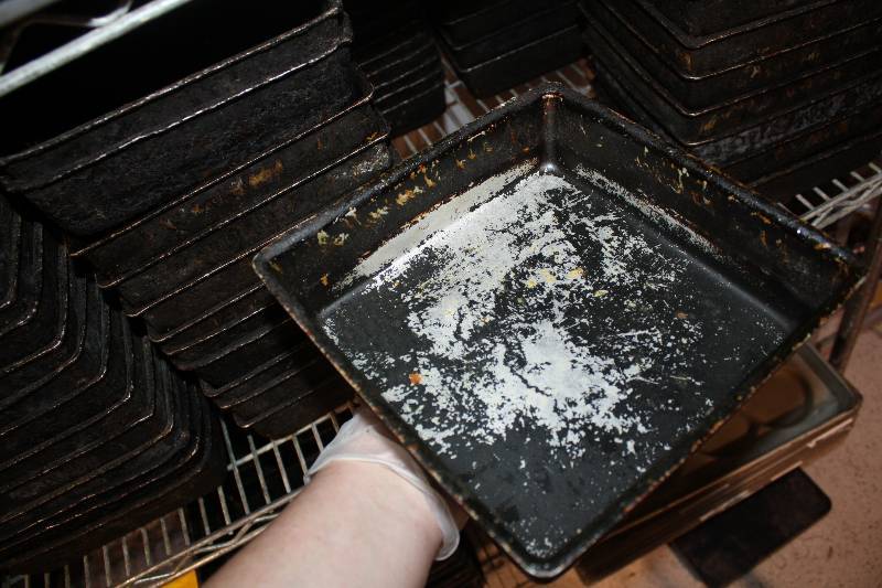 lot 197 image: Square Baking Pans