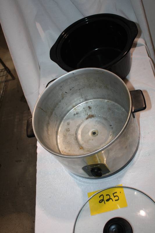 lot 225 image: Crock Pot
