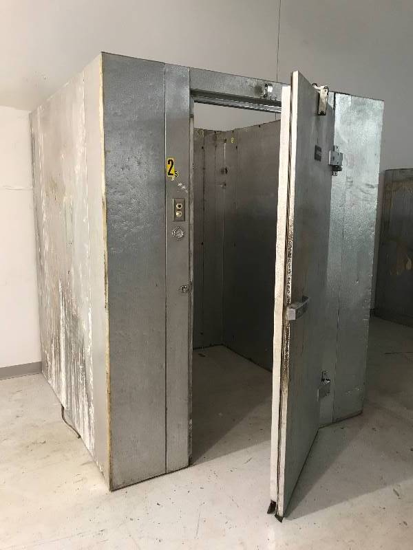 lot 20 image: Walk in Cooler 72 X72 X91 Remote Compressor
