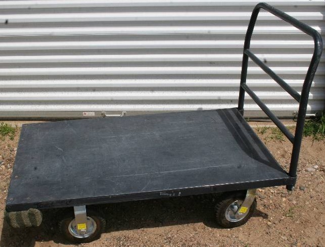 lot 1 image: Flatbed Cart