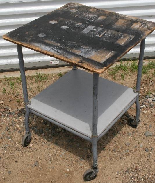 lot 9 image: Rolling Utility Table