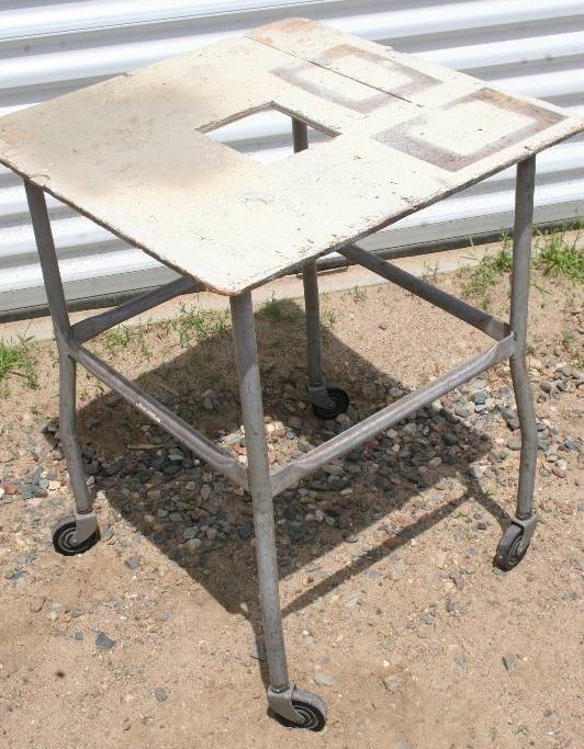 lot 14 image: Rolling Utility Table