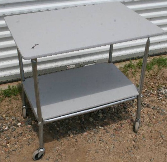 lot 19 image: Rolling Utility Table