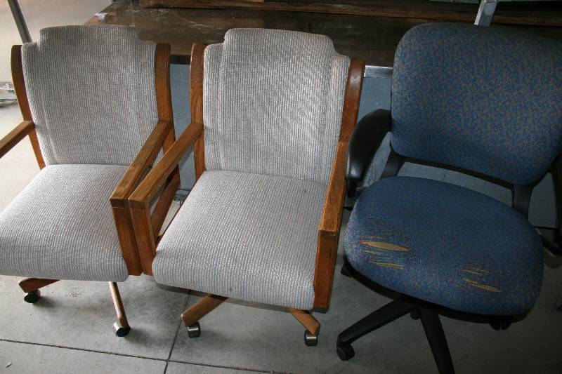 lot 22 image: Chairs