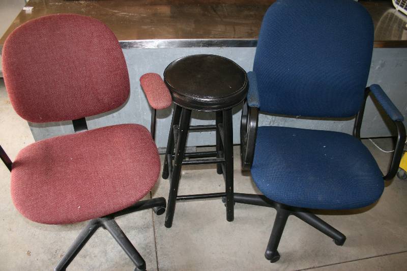 lot 23 image: Office Chairs and Stool