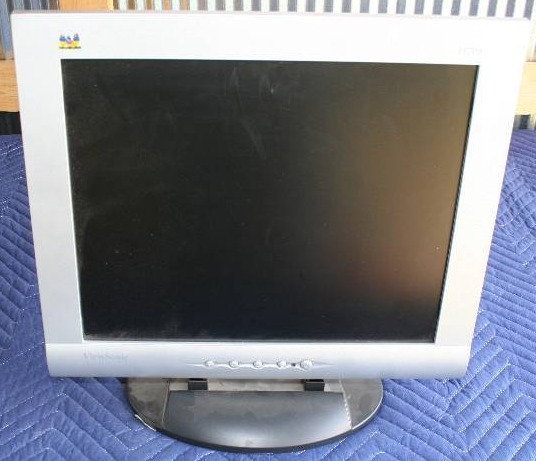 lot 45 image: Computer Monitor