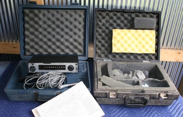 lot 64 image: Equalizer with Microphone