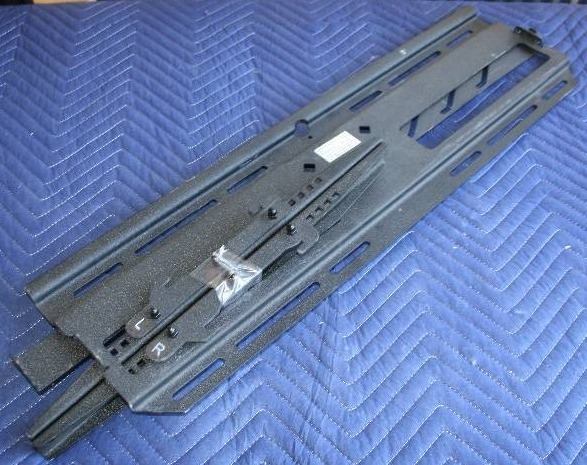 lot 130 image: Flatscreen TV Mount