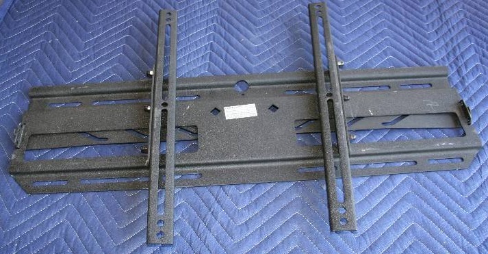 lot 131 image: Flatscreen TV Mount
