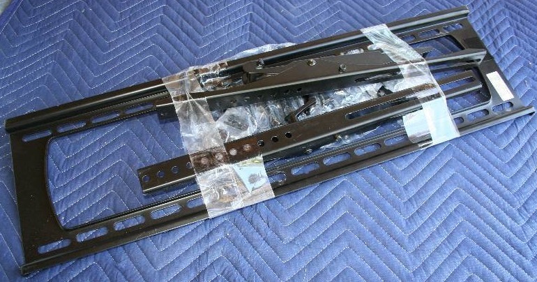 lot 132 image: Flatscreen TV Mount
