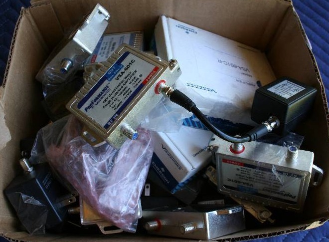 lot 185 image: ViewSonic Amplifiers and AC Adapters