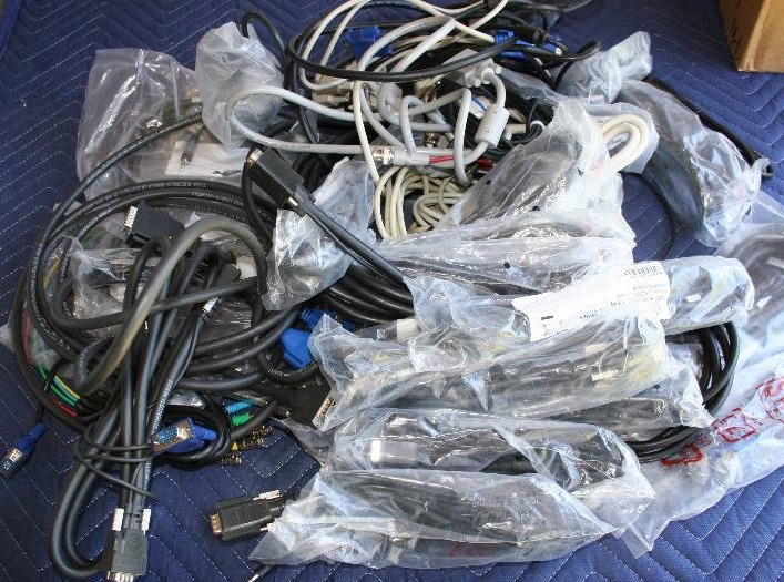 lot 196 image: VGA Computer Cords