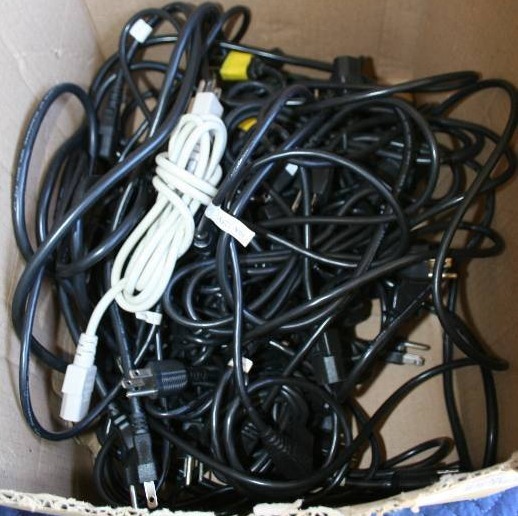 lot 197 image: Computer Power Cords