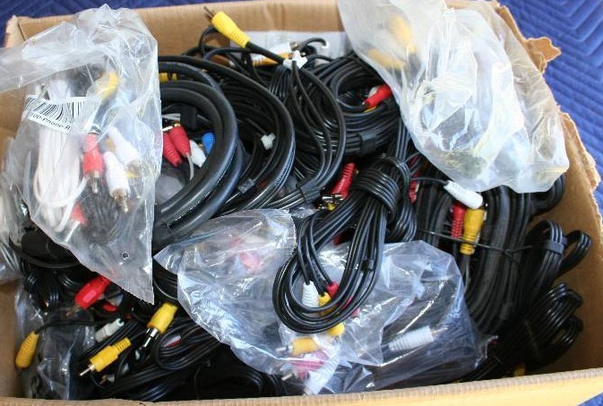 lot 199 image: RCA Cables