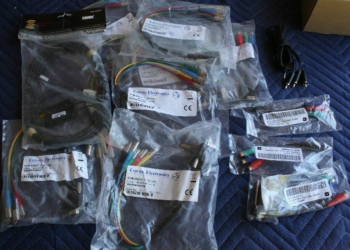 lot 204 image: Adapter Cables