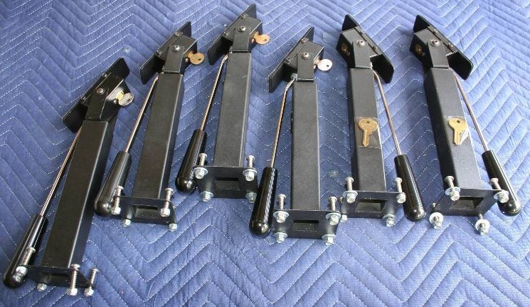 lot 214 image: Swivel Camera Displays