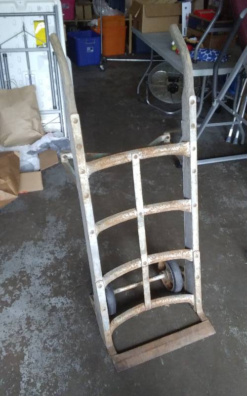 lot 20 image: Vintage Barrel Cart