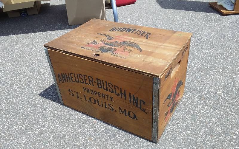 lot 26 image: Anhauser-Busch Wood Crate, Bottle Cap Checker Game-The Lid