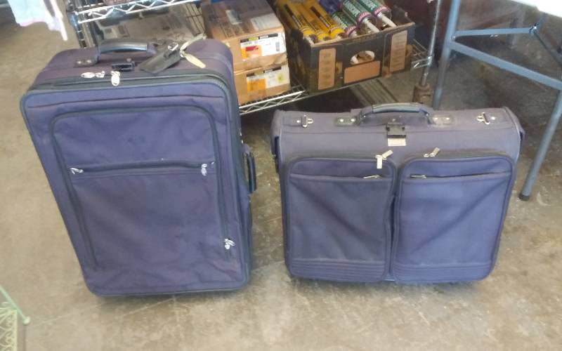 lot 58 image: 2-Piece Rolling Luggage