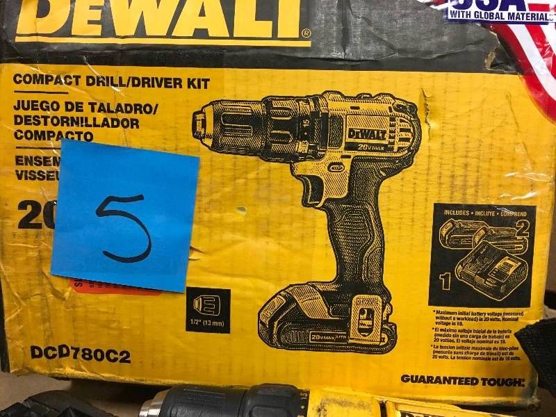 Dewalt 20-Volt MAX Lithium-Ion Cordless Compact DrillDriver with (2) Batteries 1.5Ah, Charger and Contractor Bag in working condition