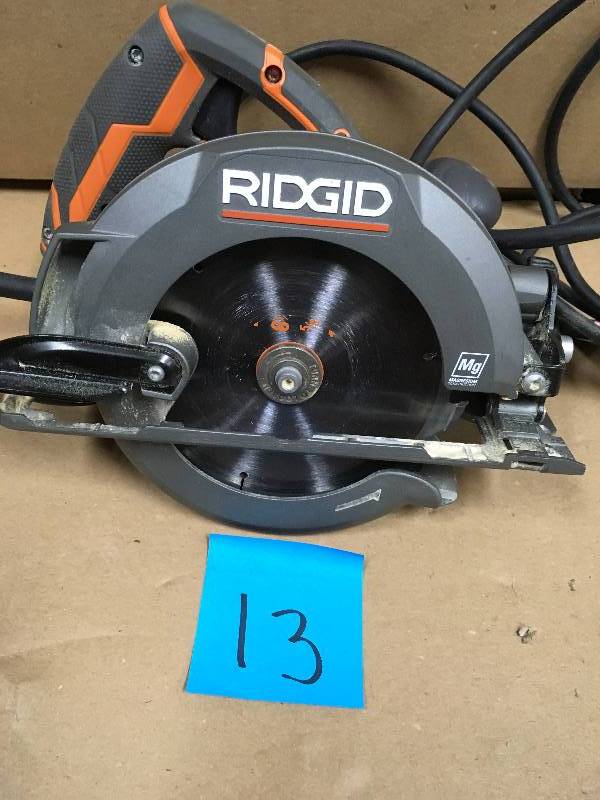 Ridgid Fuego 12 Amp 6-12 in. Magnesium Compact Framing Circular Saw in working conditions