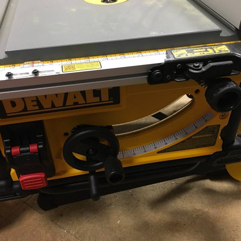 DEWALT 15-Amp Corded 10 in. Job Site Table Saw with Rolling Stand in really good conditions