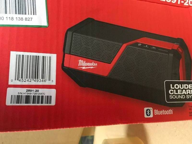 Milwaukee M18M12 Lithium-Ion Cordless Wireless Jobsite Speaker in working condition missing cord