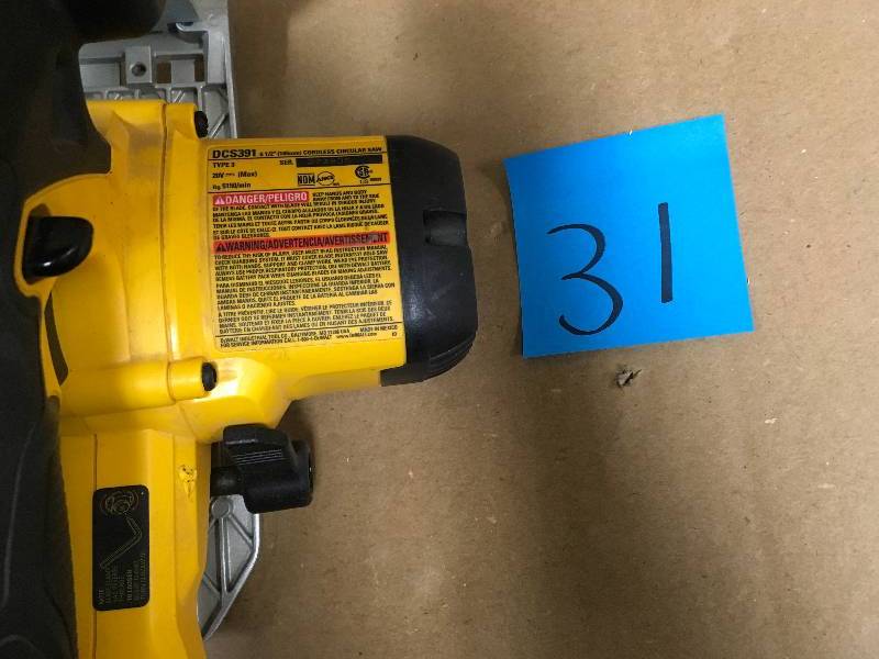 Dewalt 20-Volt MAX Lithium-Ion Cordless 6-12 in. Circular Saw (Tool-Only) in working condition