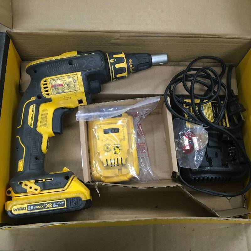 Dewalt 20-Volt MAX XR Lithium-Ion Cordless Brushless Drywall Screw Gun Kit with (2) Batteries 2Ah, Charger used in working condition