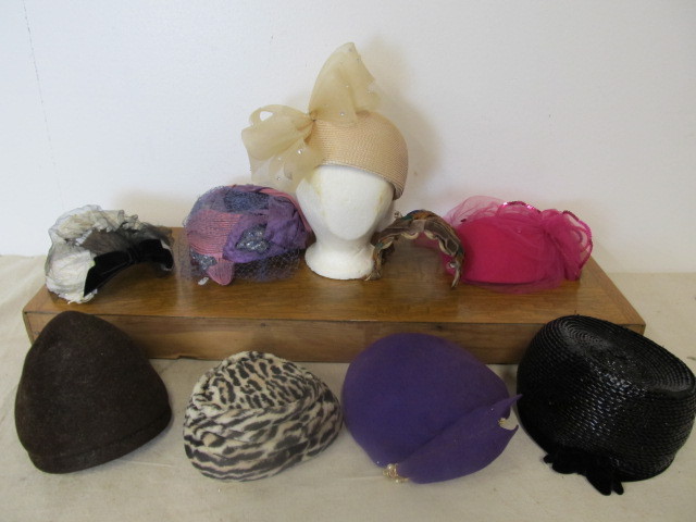 lot 23 image: Lot of Vintage Ladies Hats