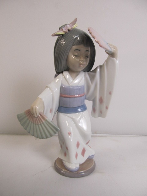 lot 38 image: 1994 LLADRO Japanese Girl Porcelain Figurine