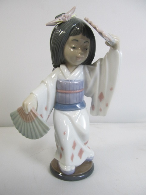 lot 39 image: 1994 LLADRO Japanese Girl Porcelain Figurine