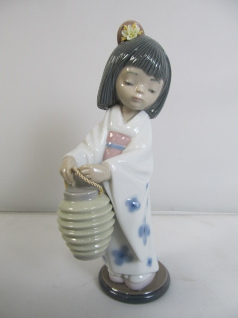 lot 40 image: 1994 LLADRO Japanese Girl Porcelain Figurine