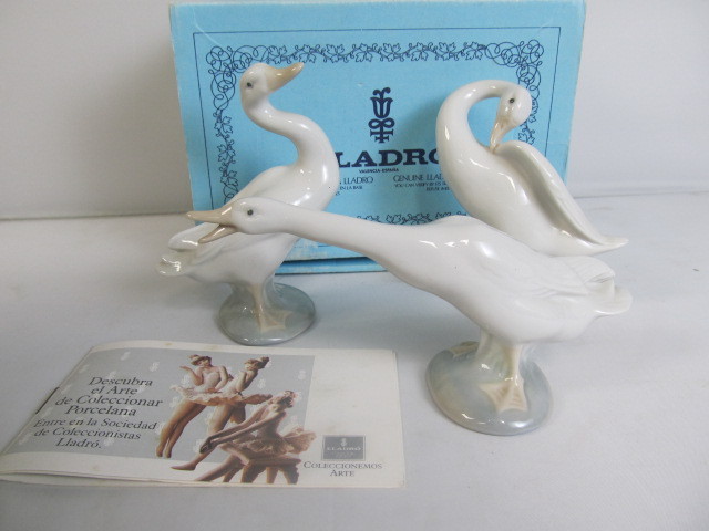 lot 41 image: Set of 3 LLADRO Porcelain Goose Figurines - MINT IN BOX