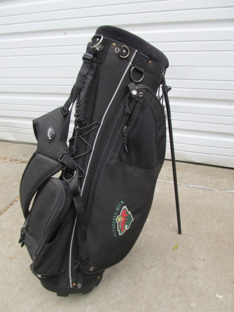 lot 54 image: MN WILD Callaway Golf Bag