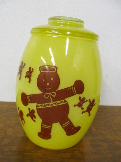 lot 77 image: Vintage Bartlett Collins Gingerbread Man Yellow Painted Glass Cookie Jar w Lid
