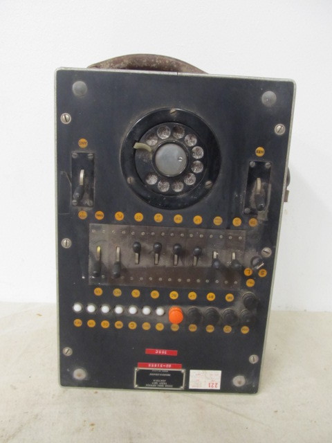 lot 78 image: Large Vintage WESTERN ELECTRIC Dial Office Test Set